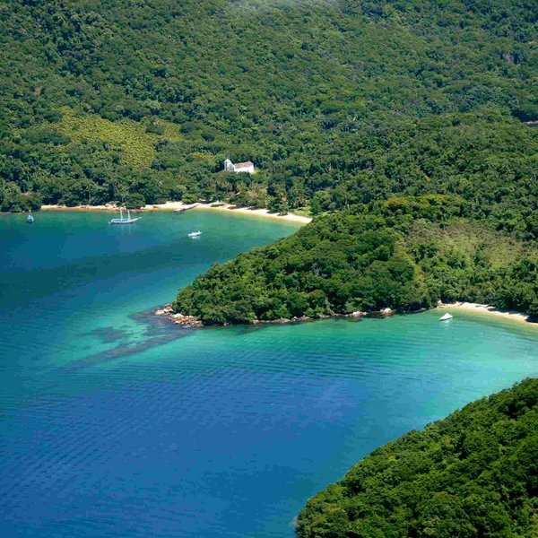 Kustlijn Angra dos Reis Brazilie